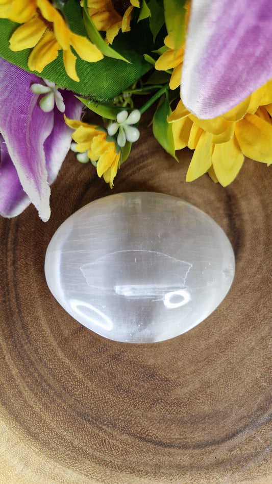 Selenite Palmstone - 557