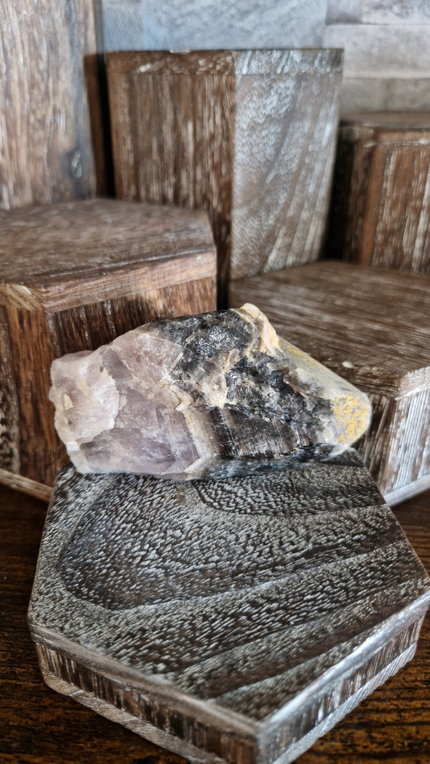 Chevron Amethyst Root - 83