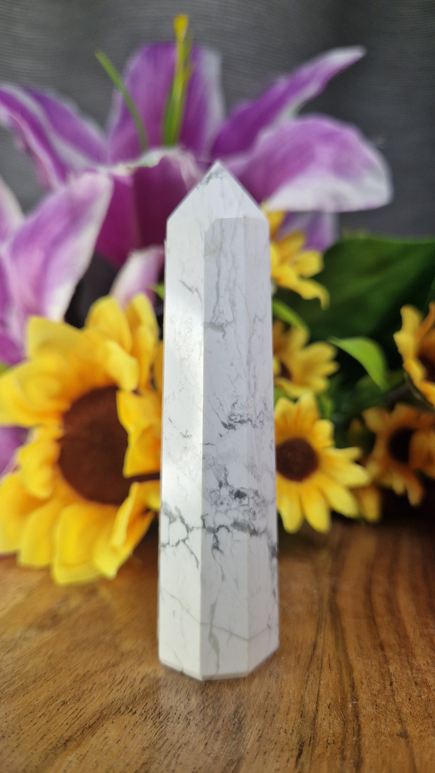 Howlite Tower - 348