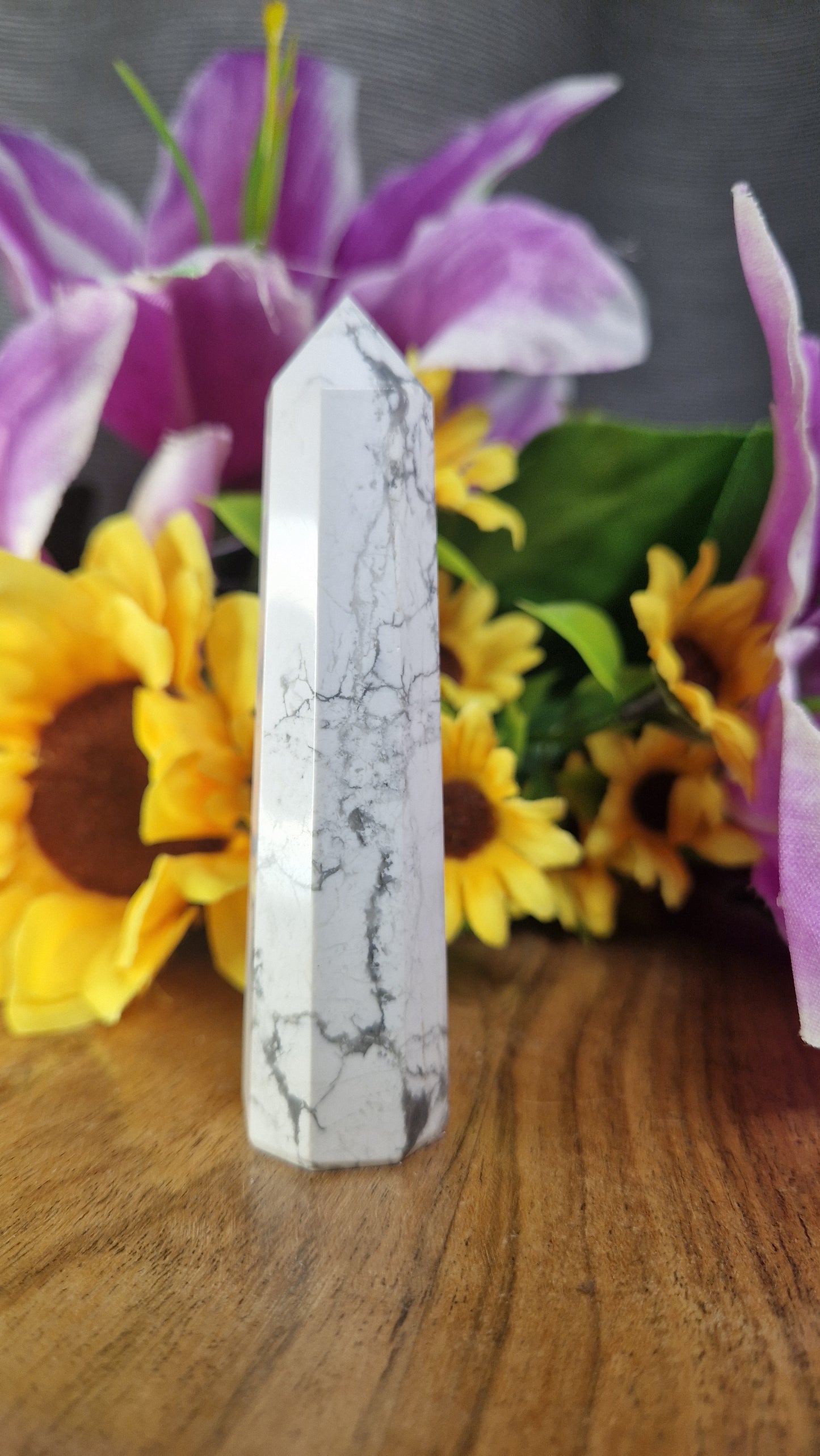 Howlite Tower - 348